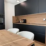 Moderno Stanovanje - *