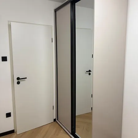 Moderno Stanovanje - *