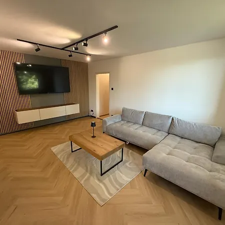 Moderno Stanovanje - דירה