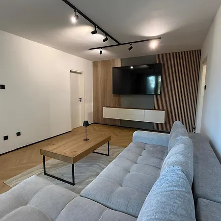 דירה Moderno Stanovanje - פטוי